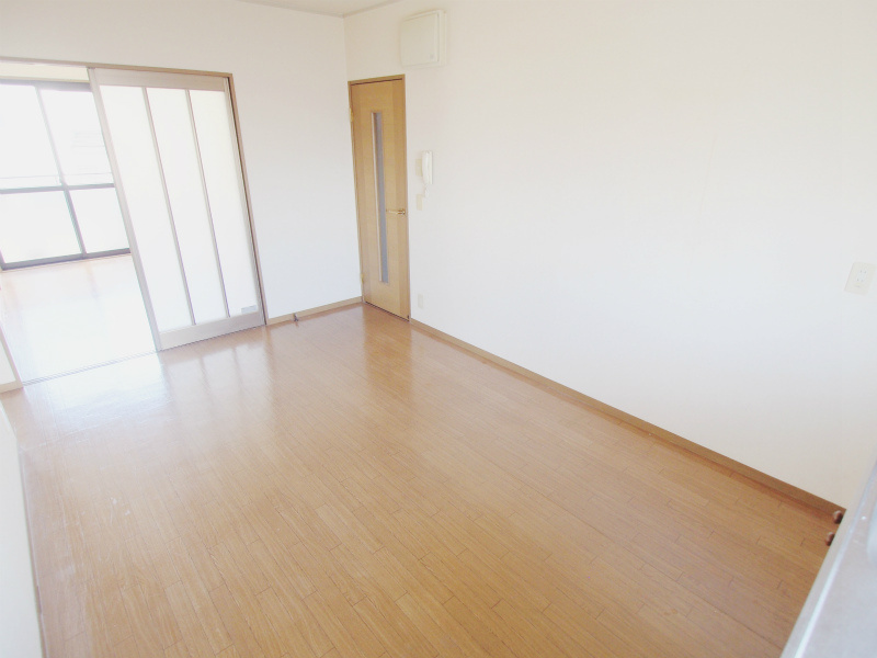 メゾンドラペの居間・リビング