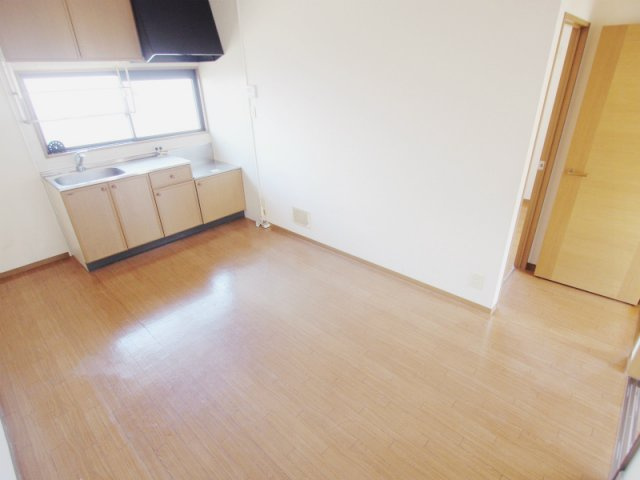 メゾンドラペの居間・リビング