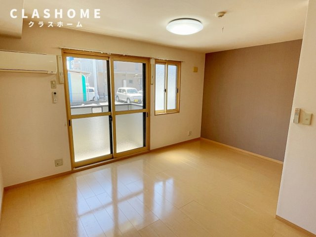 リビングタウン森岡　Ａ　　　刈谷市近郊の賃貸はクラスホームの居間・リビング|同物件の別部屋になります。