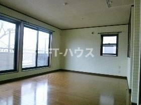 七林町戸建の居間・リビング