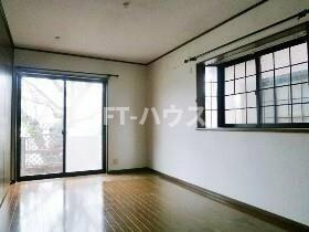 七林町戸建の居間・リビング