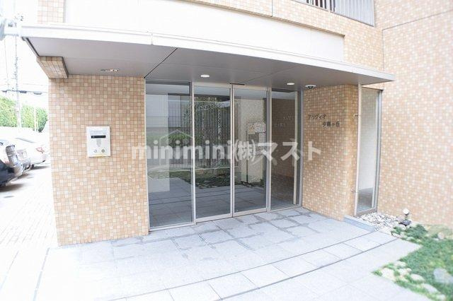 アリヴィオ夕陽ヶ丘のエントランス