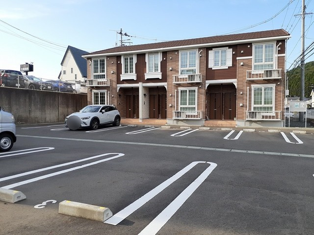 エターナルＢの駐車場