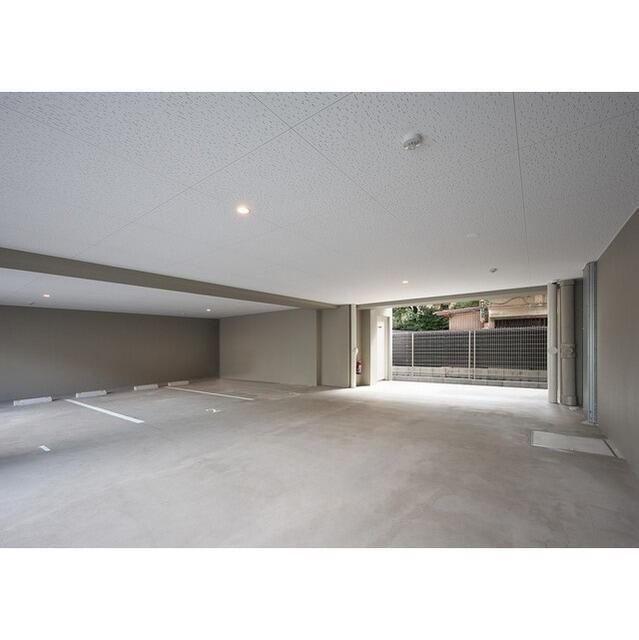 コンフォリア西尾久の駐車場