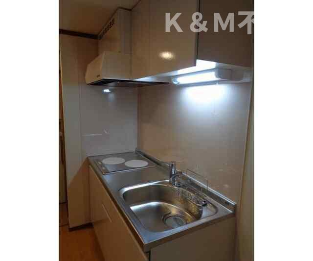 グランデ　マルバローザ　弐番館のキッチン|コンパクトなキッチンで掃除もラクラク