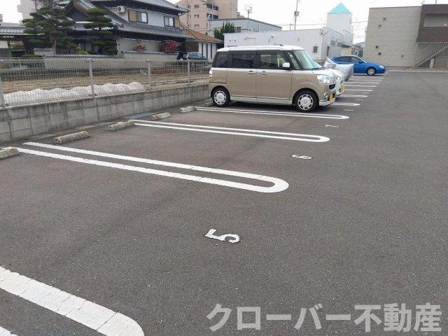 クレイノ茂木の駐車場