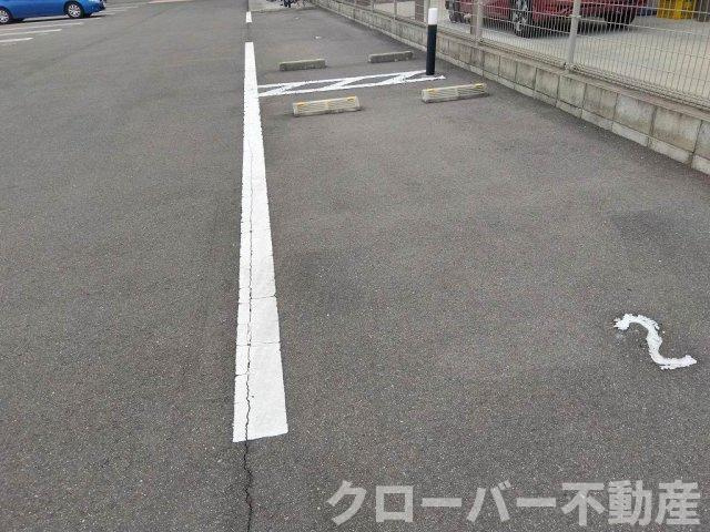 クレイノ茂木の駐車場