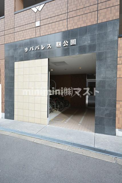 リバパレス靭公園のエントランス