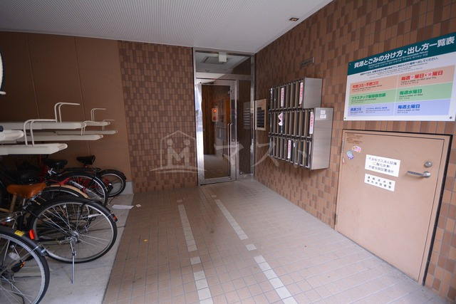 リバパレス靭公園のロビー