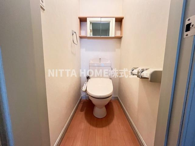 アルシオーネ壱番館のトイレ|トイレには収納も付いています＊