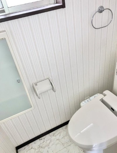 旭丘戸建のトイレ
