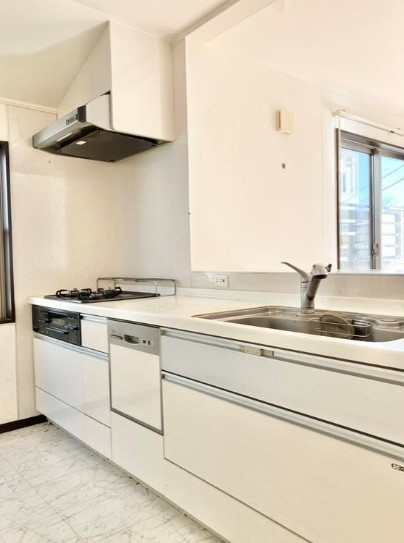 旭丘戸建のキッチン