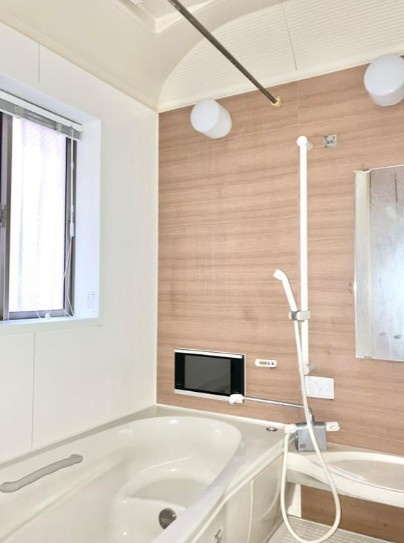 旭丘戸建の浴室