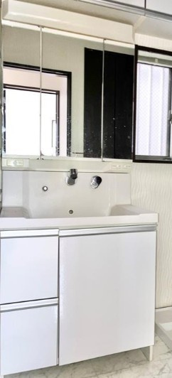 旭丘戸建の独立洗面台