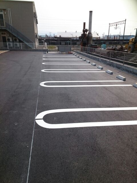 アルモニーハウスの駐車場