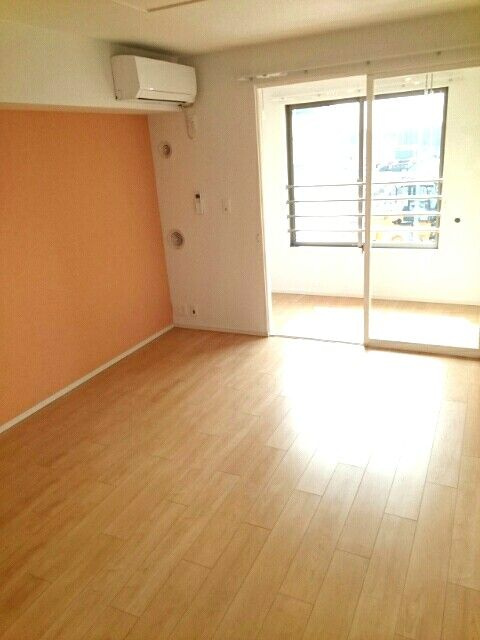 アルモニーハウスの居間・リビング