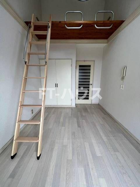 クレスト津田沼第０１の居間・リビング