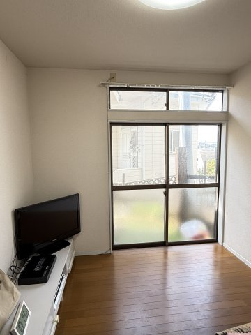 【居間・リビング】 | 大磯町国府本郷戸建 | 陽当たりの良いリビングです。