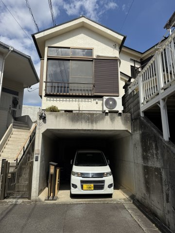【駐車場】 | 大磯町国府本郷戸建 | 地下車庫のため、大切なお車の保管ができます。