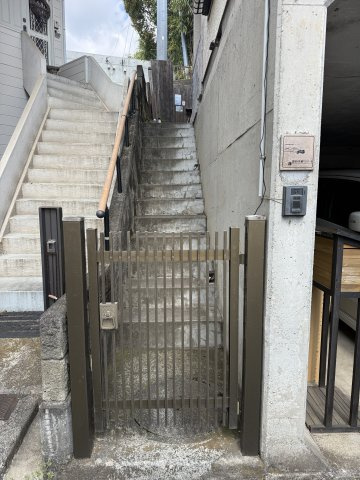 【その他】 | 大磯町国府本郷戸建 | 門扉もしっかり付いているので防犯対策にもなります。