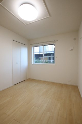 【洋室】 | ファミリア