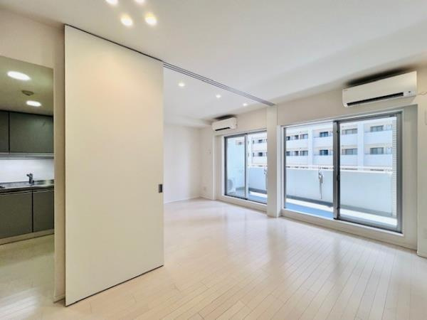 ＫＤＸレジデンス南麻布の居間・リビング