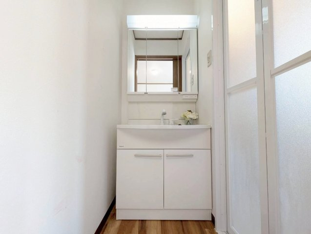 平野鳥居前町の独立洗面台