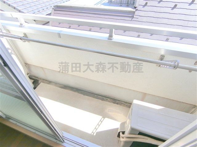 ナシェレⅡのバルコニー|物干し金具付き南向きのバルコニー