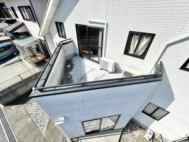 高知市潮見台3丁目　中古一戸建てのバルコニー|光と風を感じる開放的なバルコニー
