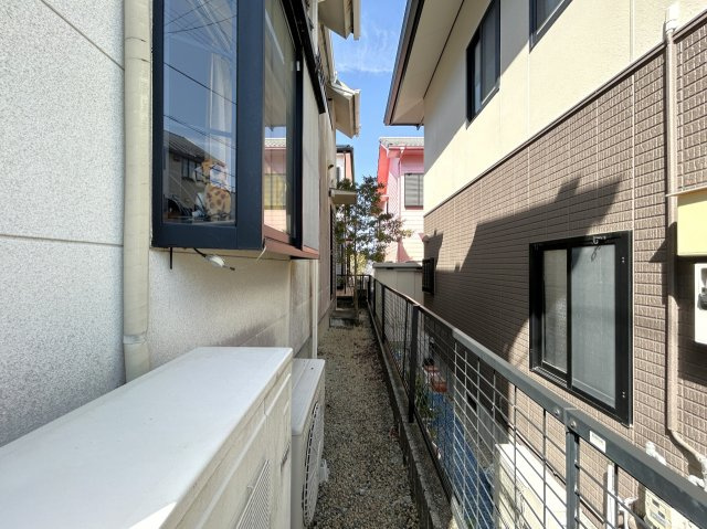 高知市潮見台3丁目　中古一戸建てのその他|通風・採光に配慮したゆとりの建物間スペース