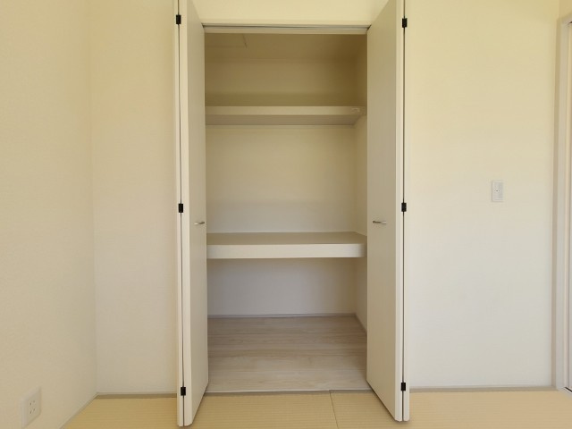【新築戸建】　いわき市内郷御厩町4丁目第1　長期優良住宅の収納|同社施工写真　和室には押入れが付いているので、来客用の布団などが収納できます！