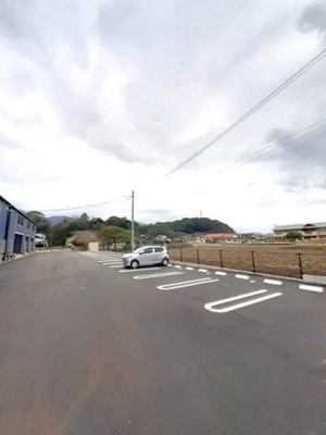 【駐車場】 | メレルカンＡ | 駐車場に車を止められます