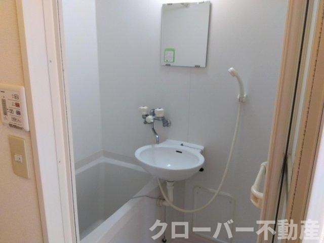 レオパレス久米東の浴室