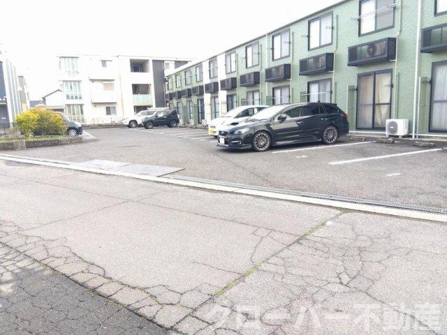 レオパレス久米東の駐車場