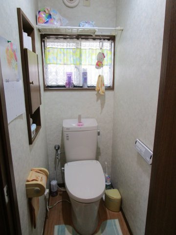 鴻巣市雷電　中古戸建のトイレ