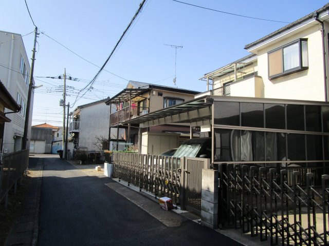 鴻巣市雷電　中古戸建の前面道路含む現地写真