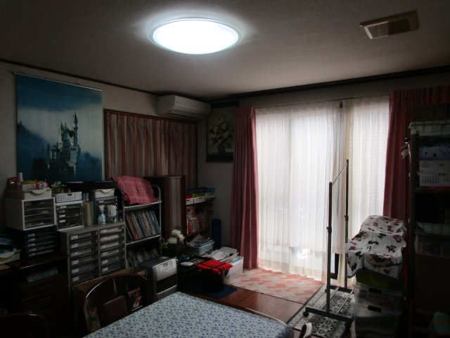 鴻巣市雷電　中古戸建の居間・リビング