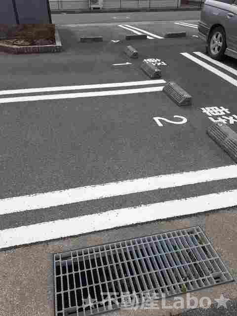 ヴィヴァーチェ 春日野 Aの駐車場