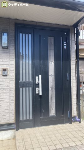 春日部市大衾　中古一戸建ての玄関