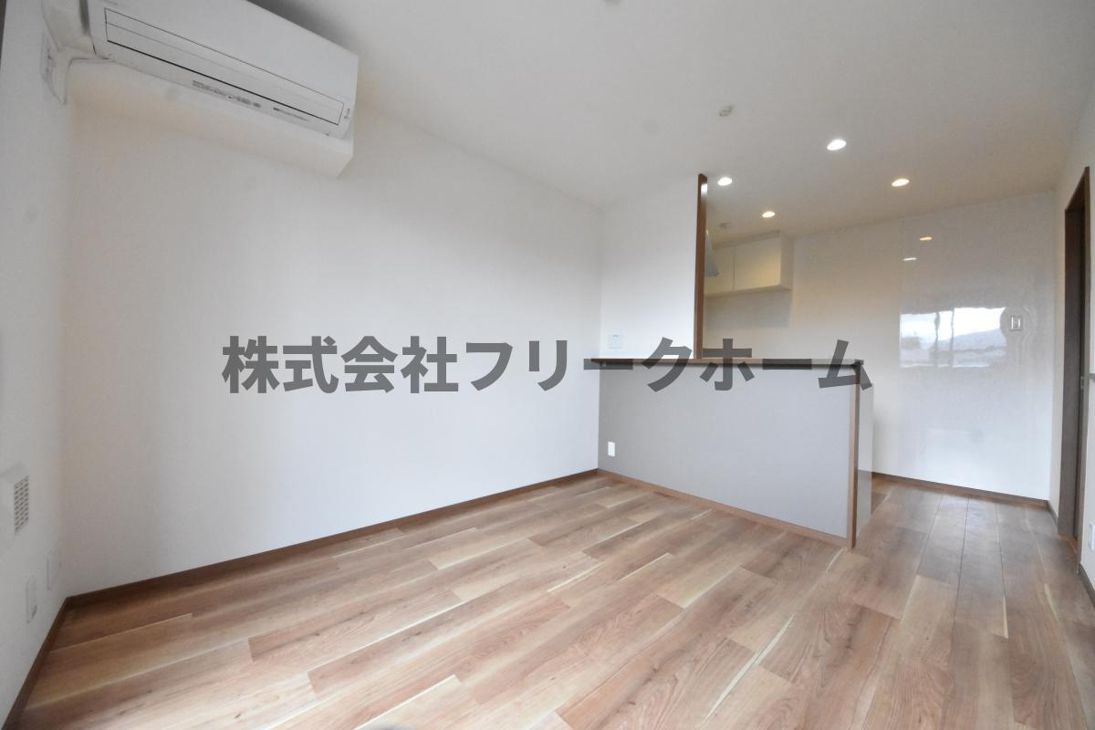 武蔵野市西久保１丁目のアパートの居間・リビング