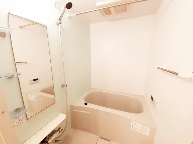 サンブロッサムＣの浴室