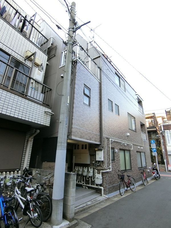 イーグルハウス亀戸のエントランス