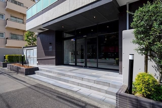 レジディア杉並方南町のエントランス