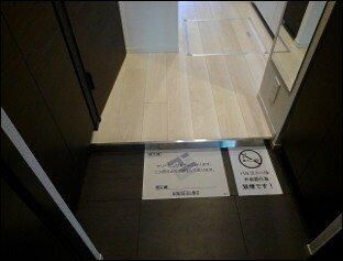 ＺＯＯＭ新宿西落合の玄関