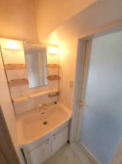 サンギョウジュウタクミタカダイキューアパートの洗面所