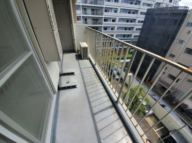 サンギョウジュウタクミタカダイキューアパートのバルコニー