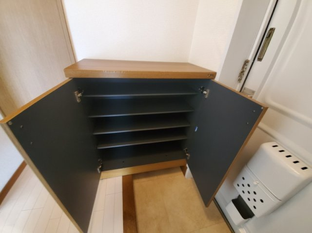 サンギョウジュウタクミタカダイキューアパートの玄関