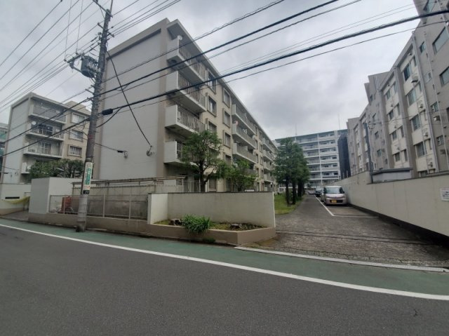 サンギョウジュウタクミタカダイキューアパートの外観