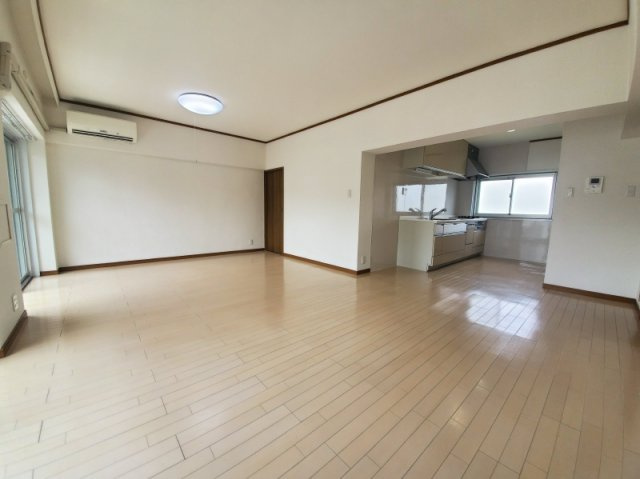 サンギョウジュウタクミタカダイキューアパートの居間・リビング