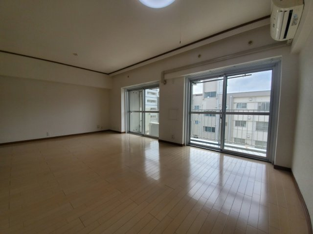 サンギョウジュウタクミタカダイキューアパートの居間・リビング